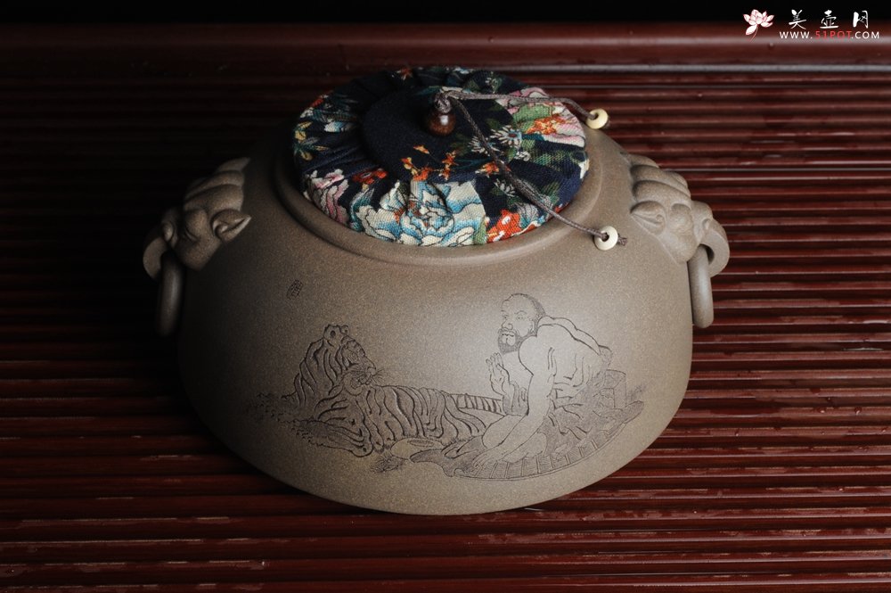 紫砂壶图片：老青段精品瑞兽双耳罐 茶仓 水洗 烟灰缸 多用 子陶刻达摩伏虎图 不输名、家 - 宜兴紫砂壶网