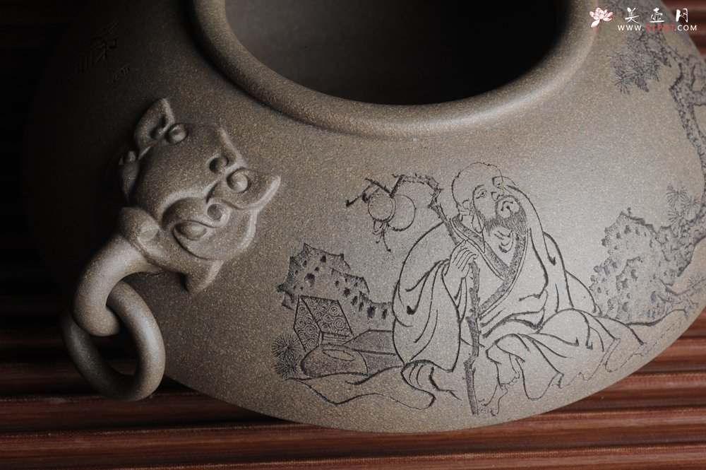 紫砂壶图片：精品特惠 老青段精品瑞兽双耳罐 茶仓 茶叶罐 水洗 烟灰缸 多用 子陶刻老人松 不输名、家 - 宜兴紫砂壶网