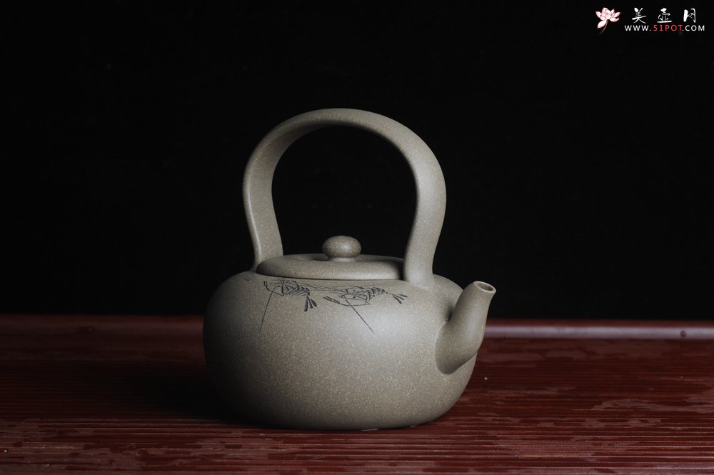 紫砂壶图片：美壶特惠 老青段 助工精工太白提梁 子陶刻对虾 - 宜兴紫砂壶网