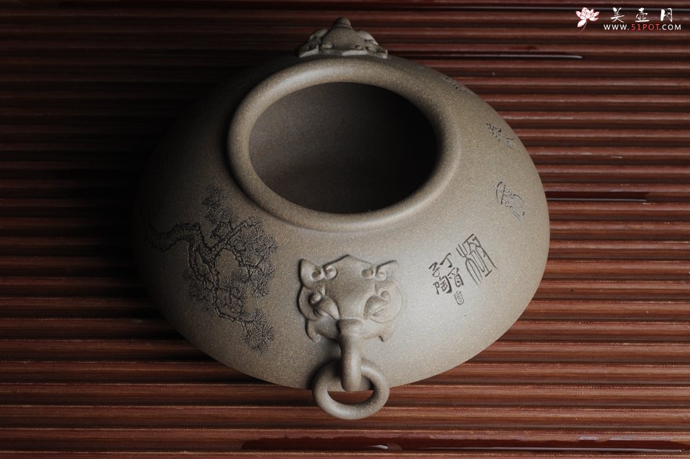 紫砂壶图片：精品特惠 老青段精品瑞兽双耳罐 茶仓 茶叶罐 水洗 烟灰缸 多用 子陶刻老人松 不输名、家 - 宜兴紫砂壶网