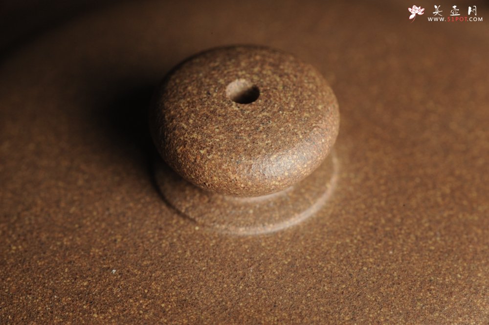 紫砂壶图片：美壶特惠 优质老段泥精致涌泉 卧石图 养后温润可人 - 宜兴紫砂壶网