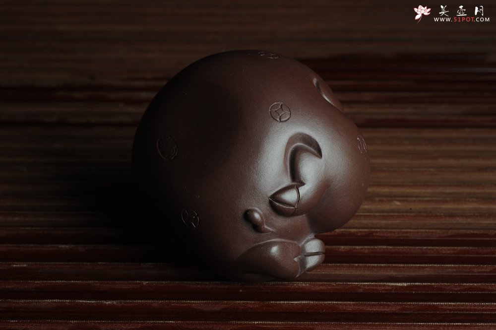 紫砂壶图片：美宠特惠 一团和气猪 神态细腻 做工灰常精致 手工茶宠 - 宜兴紫砂壶网