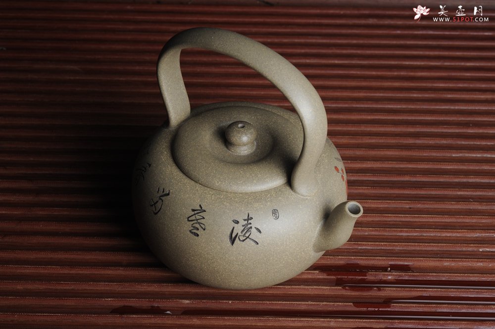 紫砂壶图片：美壶特惠 老青段 精工慧泉提梁 子陶刻铁骨寒梅鸟 - 宜兴紫砂壶网