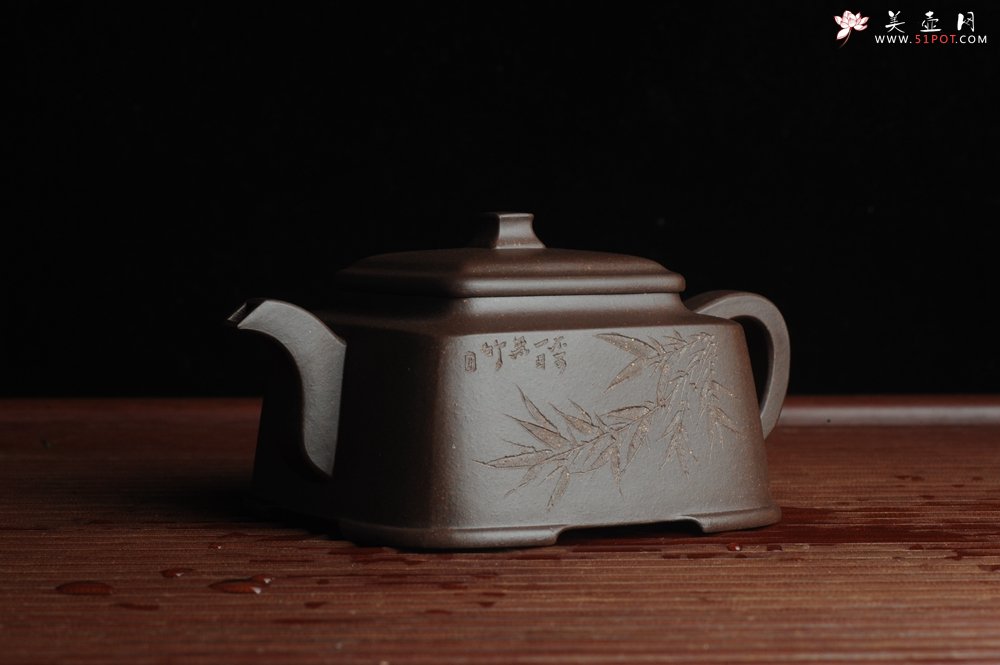 紫砂壶图片：美壶特惠 高手刻竹 全手工四方福明壶 泥料超好 - 宜兴紫砂壶网