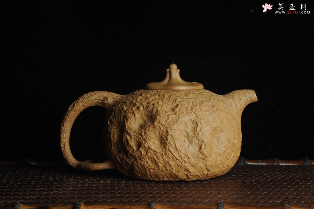 紫砂壶图片：美壶特惠 优质黄金段全手工龚春 供春 异型盖 难度大 肌理丰富 - 宜兴紫砂壶网