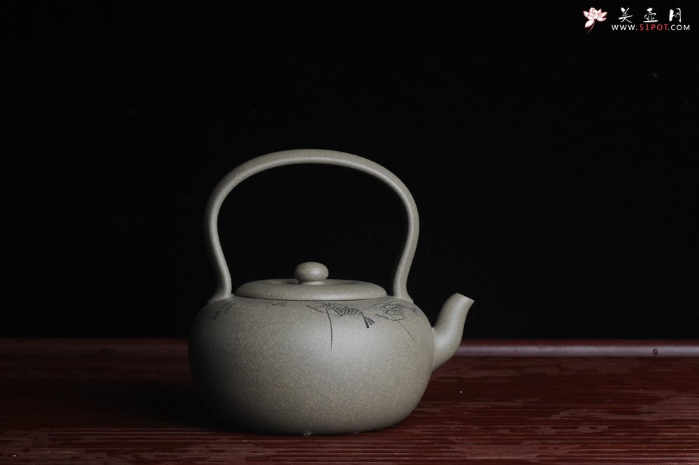 紫砂壶图片：美壶特惠 老青段 助工精工太白提梁 子陶刻对虾 - 宜兴紫砂壶网