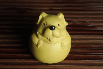 紫砂壶图片：美宠特惠 做工精细茶宠 生动传神~~坐地生财 - 宜兴紫砂壶网