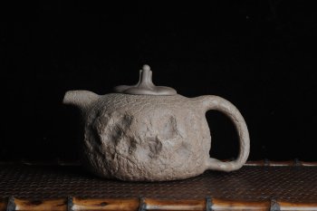 紫砂壶图片：美壶特惠 精品老青段全手工小供春 龚春 异形盖 难度大 肌理丰富 - 宜兴紫砂壶网