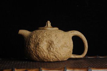 紫砂壶图片：美壶特惠 优质黄金段全手工龚春 供春 异型盖 难度大 肌理丰富 - 宜兴紫砂壶网