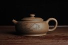 紫砂壶图片：美壶特惠 优质老段泥精致涌泉 卧石图 养后温润可人 - 宜兴紫砂壶网