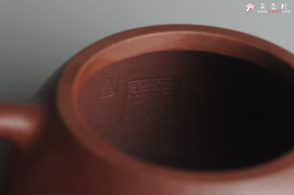 紫砂壶图片：全手工端庄秀雅倒把小西施 - 宜兴紫砂壶网