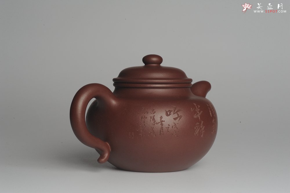 紫砂壶图片：强强联合 实力派杨老师全手工大亨莲子 方健老师即兴装饰 一甄清气半静吟 古韵悠悠 气势非凡 深得老味 - 宜兴紫砂壶网