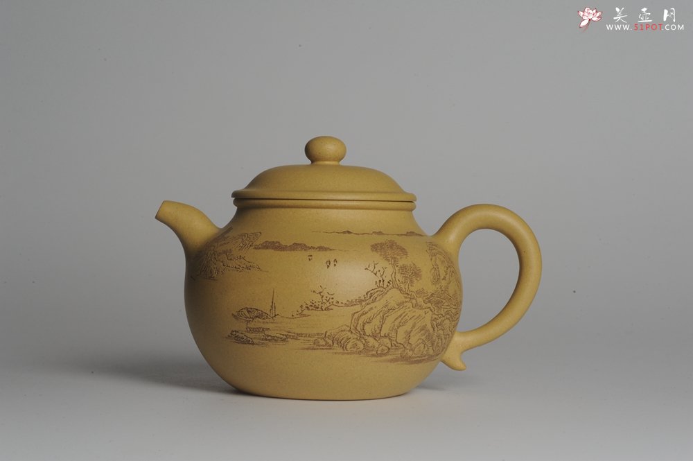 紫砂壶图片：美壶特惠 精工本山段山水莲子壶 端庄秀雅 人品若山极崇峻 情怀与水同清幽 - 宜兴紫砂壶网