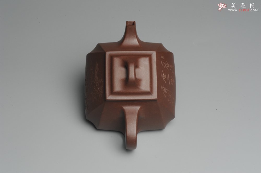 紫砂壶图片：美壶特惠 用心之作 进步之作 细节到位 做工精良 方健老师精心装饰山水抽角石瓢 只为看得见的朋友精工 - 宜兴紫砂壶网