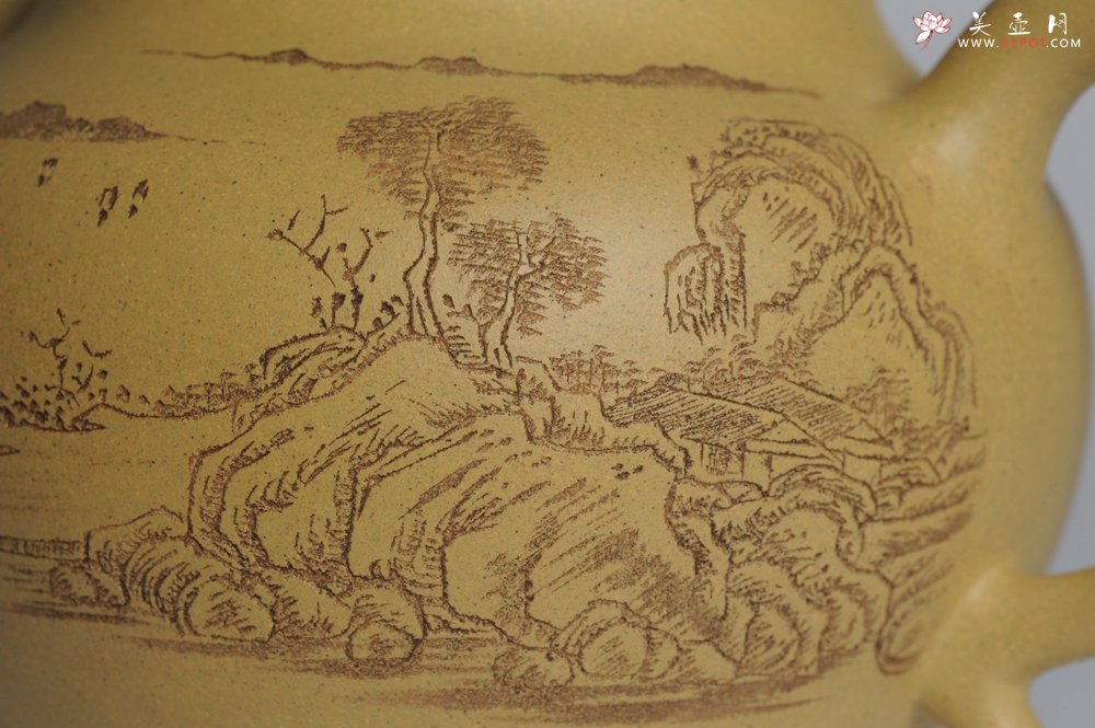 紫砂壶图片：美壶特惠 精工本山段山水莲子壶 端庄秀雅 人品若山极崇峻 情怀与水同清幽 - 宜兴紫砂壶网