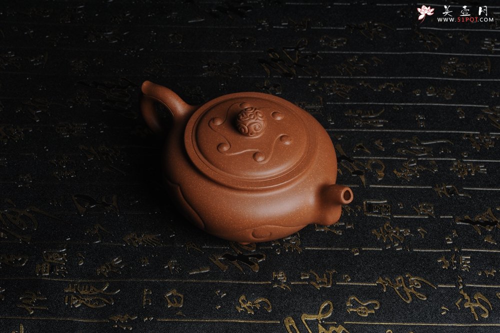 紫砂壶图片：美壶特惠 原创三足如意壶 嵌盖难度大 油润降坡泥 做工超精致 - 宜兴紫砂壶网