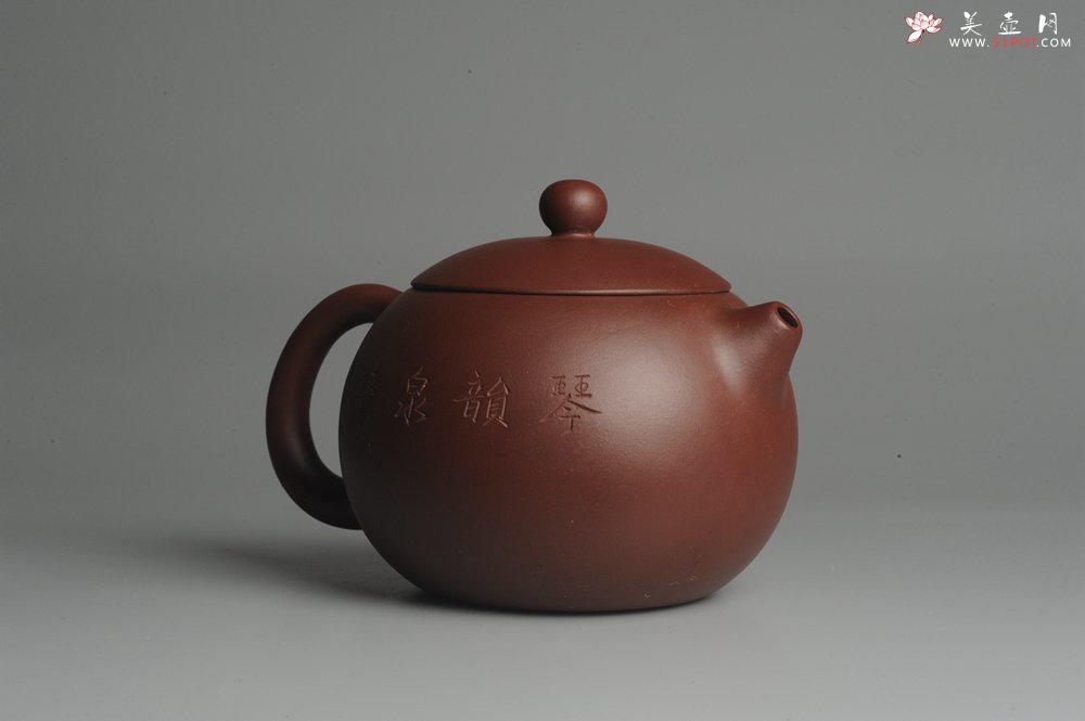 紫砂壶图片：美壶福利特惠 精工西施 抚琴图 琴韵泉声 饱满圆润 - 宜兴紫砂壶网