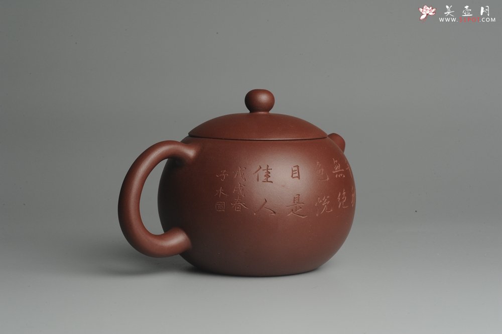 紫砂壶图片：美壶福利特惠 精工西施 饱满圆润 子木装饰抚琴图 - 宜兴紫砂壶网