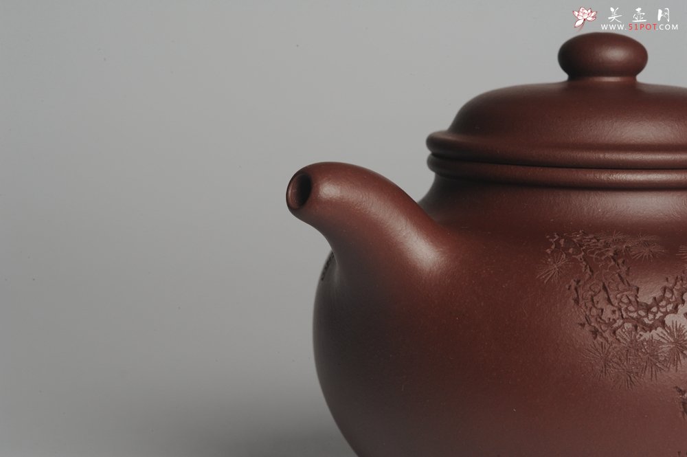 紫砂壶图片：强强联合 实力派杨老师全手工大亨莲子 方健老师即兴装饰 一甄清气半静吟 古韵悠悠 气势非凡 深得老味 - 宜兴紫砂壶网