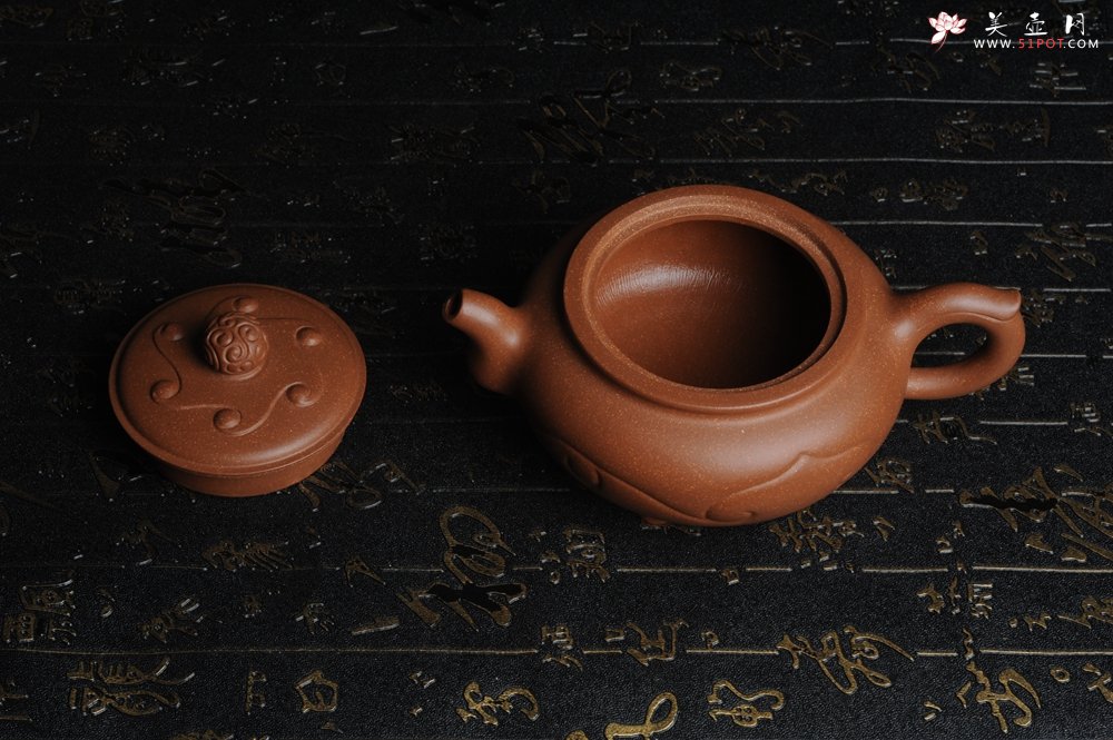 紫砂壶图片：美壶特惠 原创三足如意壶 嵌盖难度大 油润降坡泥 做工超精致 - 宜兴紫砂壶网