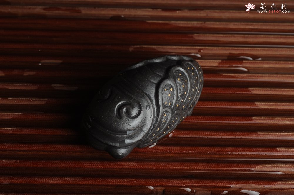 紫砂壶图片：美宠特惠 蝉 知了 手把件茶宠 油性十足 长7cm宽4cm高3cm - 宜兴紫砂壶网