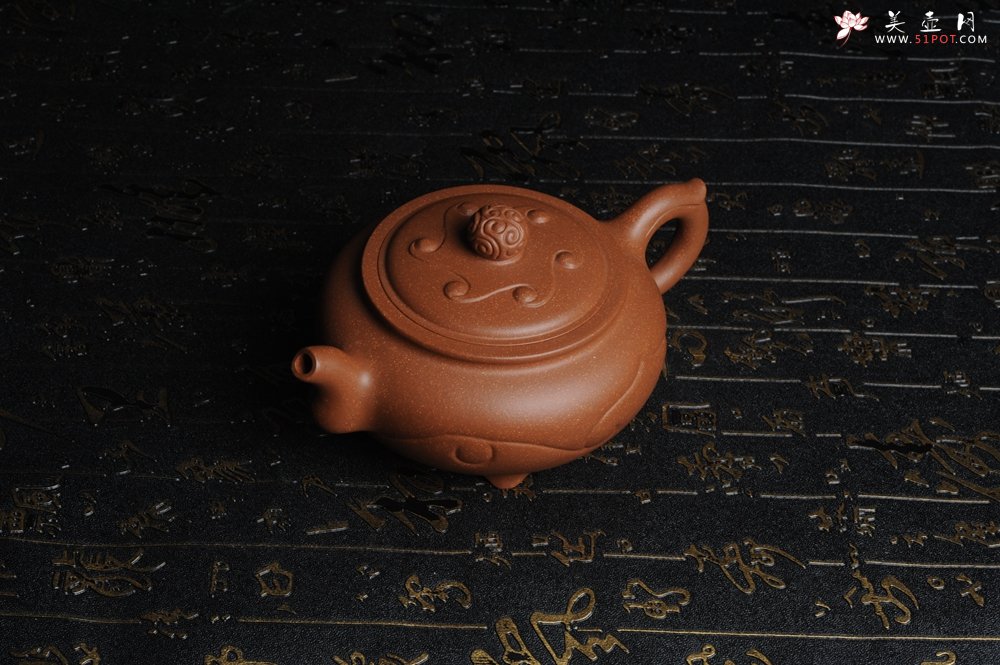 紫砂壶图片：美壶特惠 原创三足如意壶 嵌盖难度大 油润降坡泥 做工超精致 - 宜兴紫砂壶网