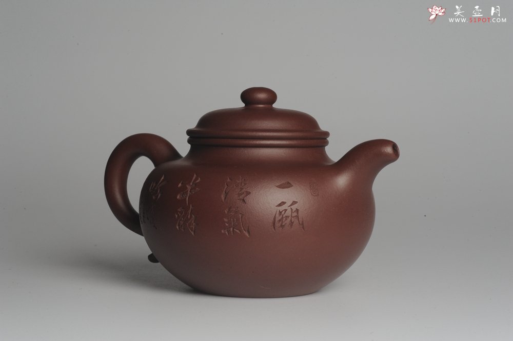 紫砂壶图片：强强联合 实力派杨老师全手工大亨莲子 方健老师即兴装饰 一甄清气半静吟 古韵悠悠 气势非凡 深得老味 - 宜兴紫砂壶网