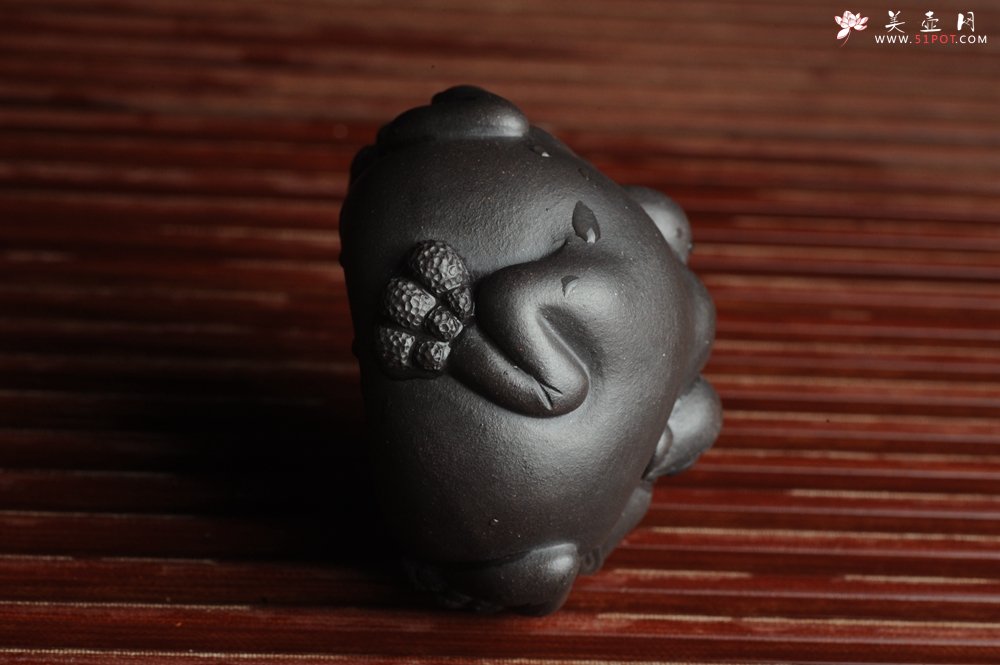 紫砂壶图片：美宠特惠 精工黑泥金蟾茶宠 招财 茶盘尤物 - 宜兴紫砂壶网