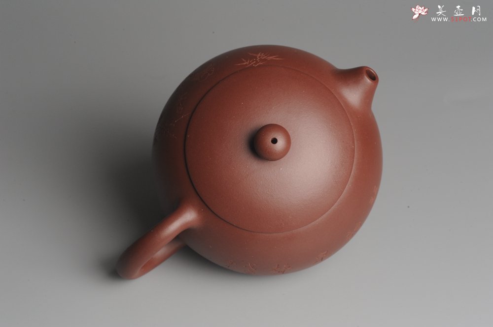 紫砂壶图片：美壶福利特惠 精工西施 抚琴图 琴韵泉声 饱满圆润 - 宜兴紫砂壶网