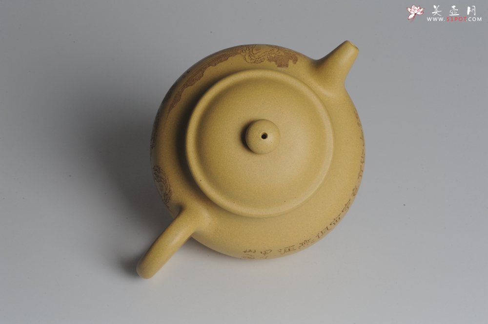 紫砂壶图片：美壶特惠 灰常好的本山段精工山水莲子壶 端庄秀雅 江山皆有意 宇宙俱无涯 - 宜兴紫砂壶网