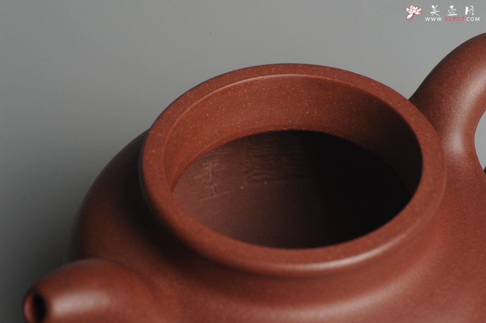 紫砂壶图片：油润底曹青 全手工寿珍掇球 深得老味 做工灰常好 请君细品 作品说话  - 宜兴紫砂壶网