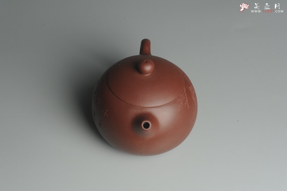 紫砂壶图片：美壶福利特惠 精工西施 饱满圆润 子木装饰抚琴图 - 宜兴紫砂壶网