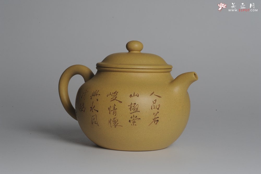 紫砂壶图片：美壶特惠 精工本山段山水莲子壶 端庄秀雅 人品若山极崇峻 情怀与水同清幽 - 宜兴紫砂壶网