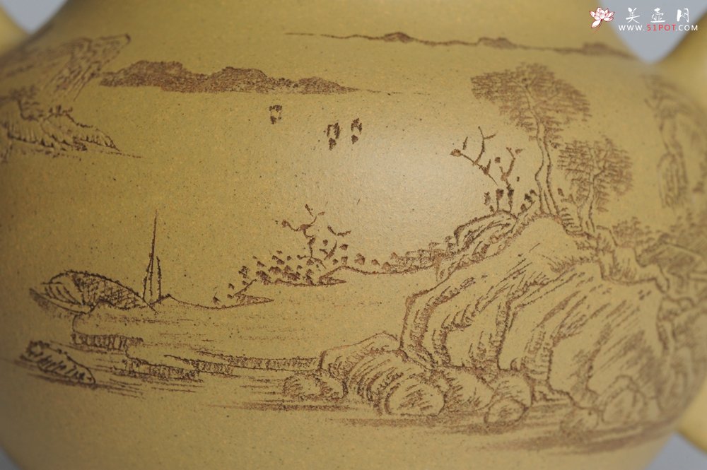 紫砂壶图片：美壶特惠 精工本山段山水莲子壶 端庄秀雅 人品若山极崇峻 情怀与水同清幽 - 宜兴紫砂壶网