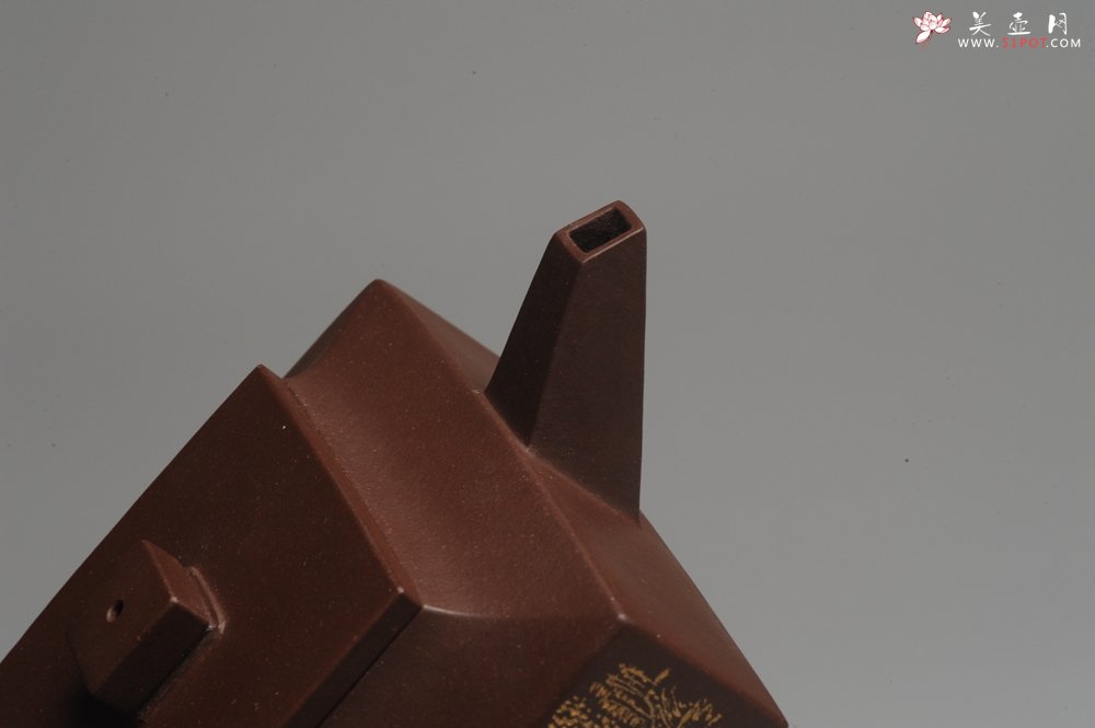 紫砂壶图片：美壶特惠 全手工精品方山逸士 线条流畅 - 宜兴紫砂壶网