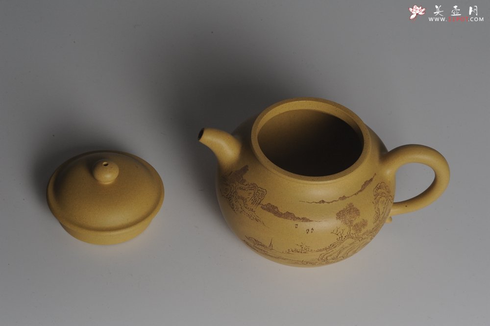 紫砂壶图片：美壶特惠 精工本山段山水莲子壶 端庄秀雅 人品若山极崇峻 情怀与水同清幽 - 宜兴紫砂壶网