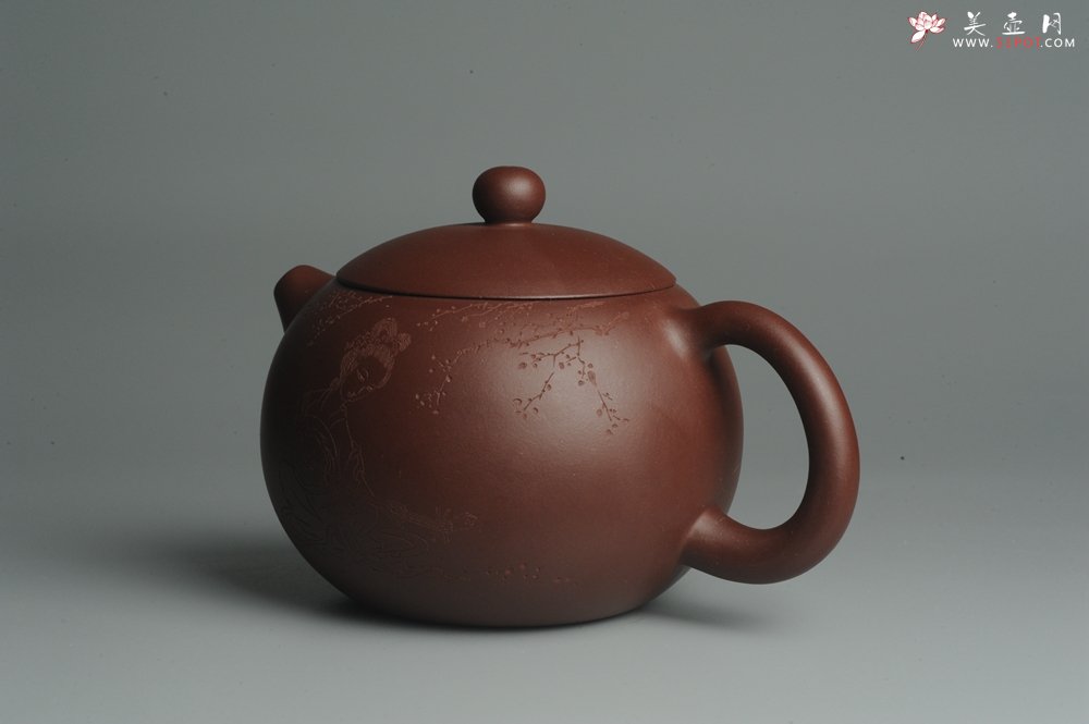 紫砂壶图片：美壶福利特惠 精工西施 饱满圆润 子木装饰抚琴图 - 宜兴紫砂壶网