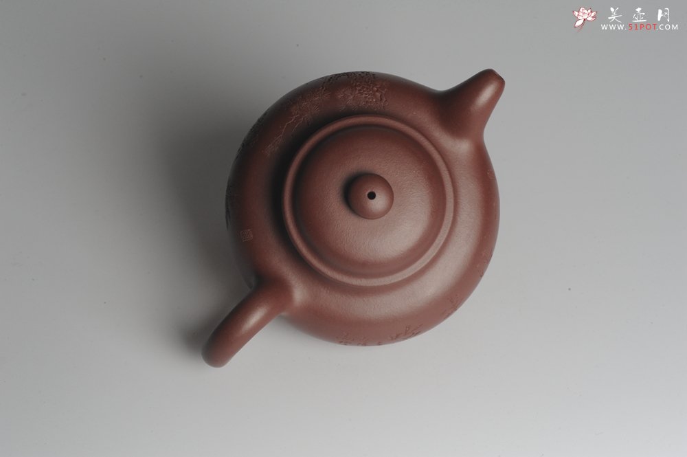 紫砂壶图片：强强联合 实力派杨老师全手工大亨莲子 方健老师即兴装饰 一甄清气半静吟 古韵悠悠 气势非凡 深得老味 - 宜兴紫砂壶网