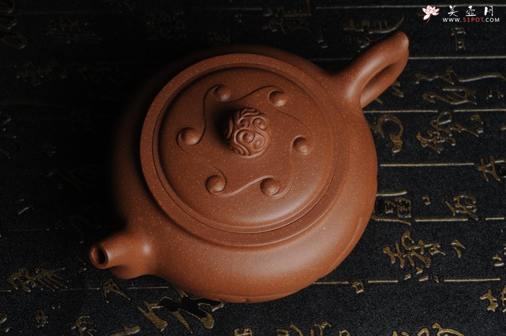 紫砂壶图片：美壶特惠 原创三足如意壶 嵌盖难度大 油润降坡泥 做工超精致 - 宜兴紫砂壶网