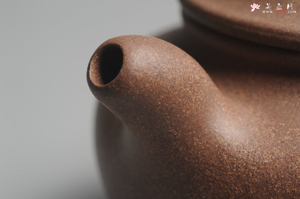 紫砂壶图片：美壶特惠 精致做工老段泥大亨仿古 茶人醉爱 - 宜兴紫砂壶网