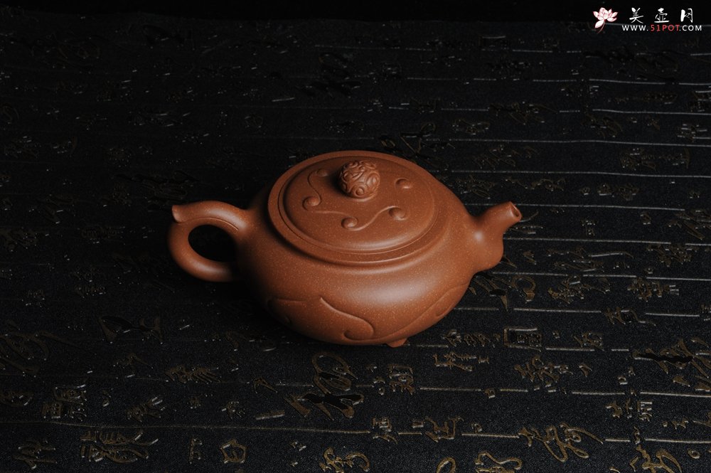 紫砂壶图片：美壶特惠 原创三足如意壶 嵌盖难度大 油润降坡泥 做工超精致 - 宜兴紫砂壶网