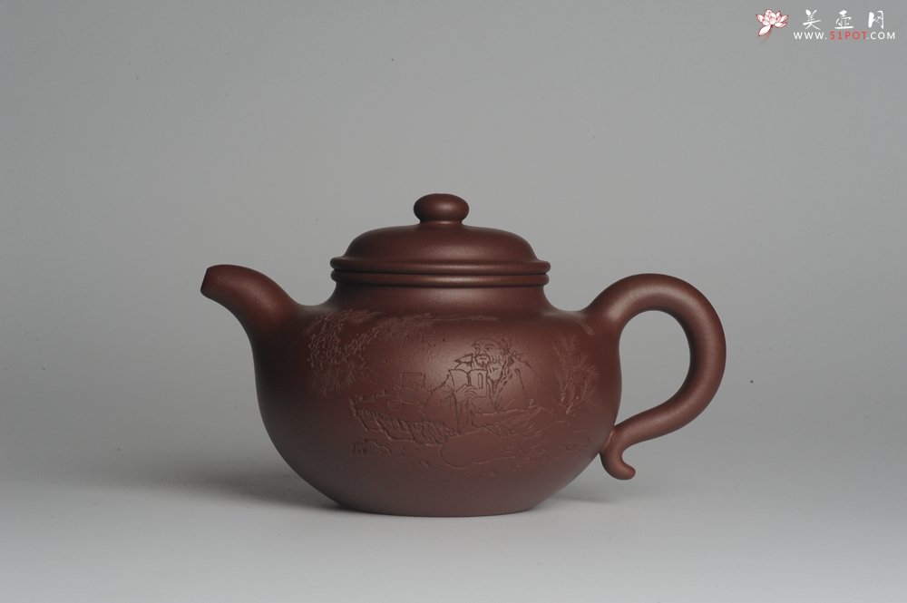 紫砂壶图片：强强联合 实力派杨老师全手工大亨莲子 方健老师即兴装饰 一甄清气半静吟 古韵悠悠 气势非凡 深得老味 - 宜兴紫砂壶网