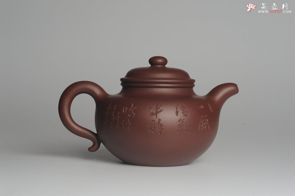 紫砂壶图片：强强联合 实力派杨老师全手工大亨莲子 方健老师即兴装饰 一甄清气半静吟 古韵悠悠 气势非凡 深得老味 - 宜兴紫砂壶网