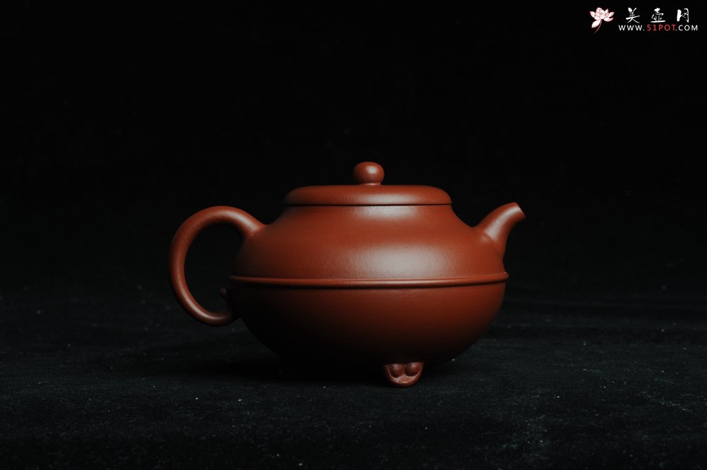 紫砂壶图片：美壶特惠 优质大红袍朱泥 做工精致三足束带一生所爱壶 茶人醉爱 - 宜兴紫砂壶网