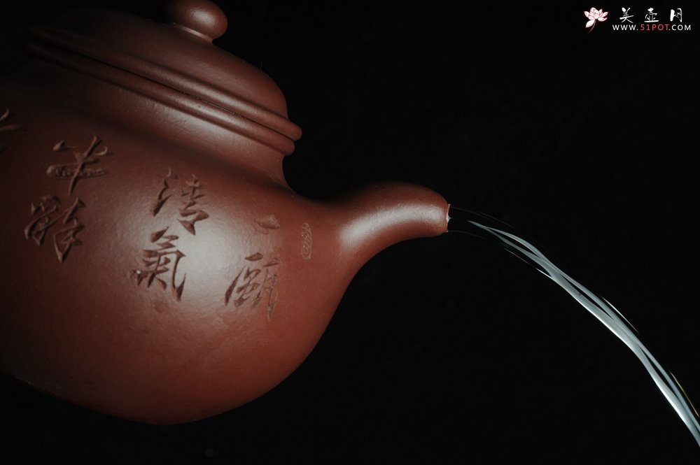 紫砂壶图片：强强联合 实力派杨老师全手工大亨莲子 方健老师即兴装饰 一甄清气半静吟 古韵悠悠 气势非凡 深得老味 - 宜兴紫砂壶网