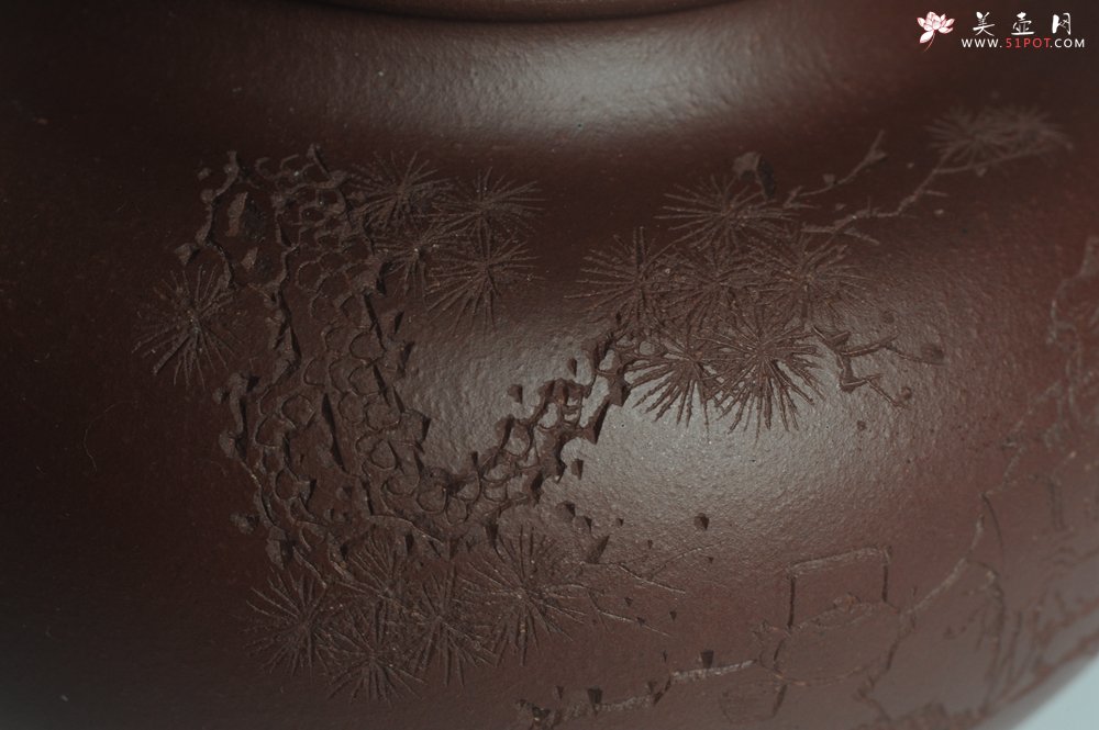 紫砂壶图片：强强联合 实力派杨老师全手工大亨莲子 方健老师即兴装饰 一甄清气半静吟 古韵悠悠 气势非凡 深得老味 - 宜兴紫砂壶网