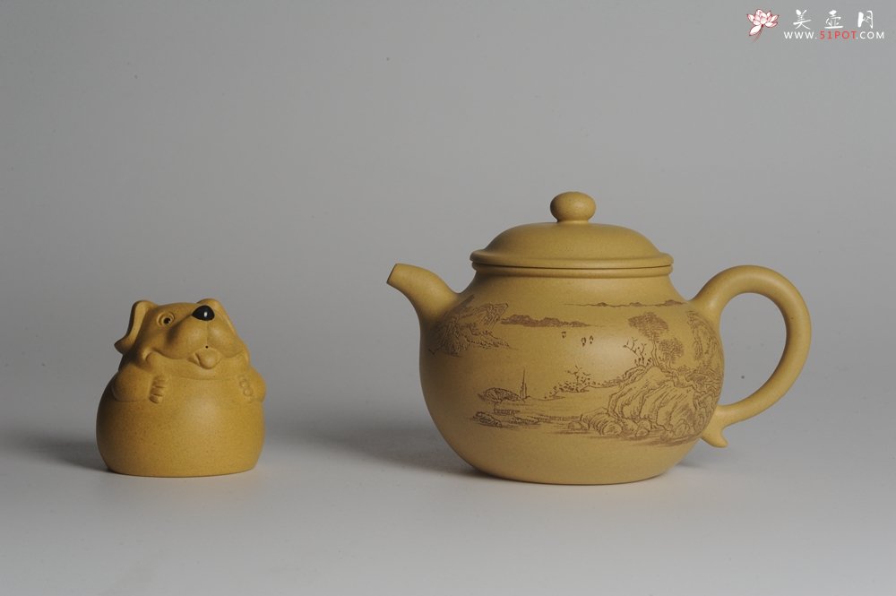 紫砂壶图片：美壶特惠 精工本山段山水莲子壶 端庄秀雅 人品若山极崇峻 情怀与水同清幽 - 宜兴紫砂壶网