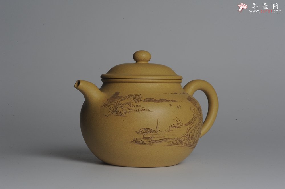 紫砂壶图片：美壶特惠 精工本山段山水莲子壶 端庄秀雅 人品若山极崇峻 情怀与水同清幽 - 宜兴紫砂壶网