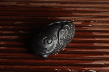 紫砂壶图片：美宠特惠 蝉 知了 手把件茶宠 油性十足 长7cm宽4cm高3cm - 宜兴紫砂壶网