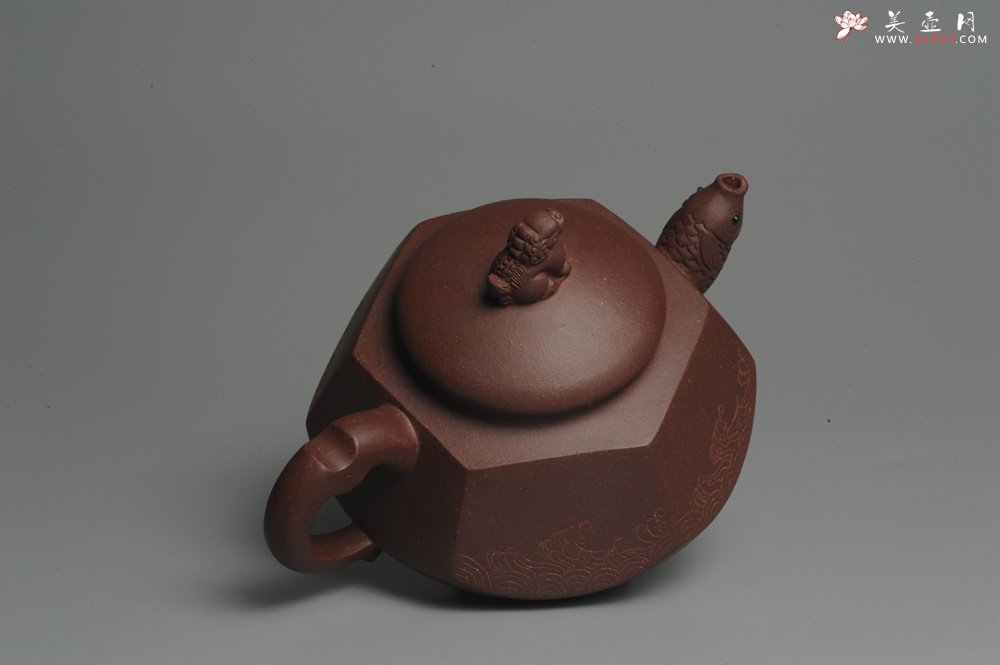 紫砂壶图片：美壶特惠 做工精致鱼跃龙门壶 泥料漂亮 寓意吉祥 - 宜兴紫砂壶网